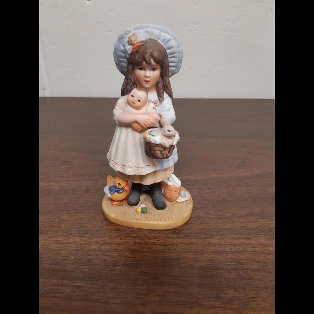 Jan Hagara Limited Edition Figure of "Victoria" with her babies
